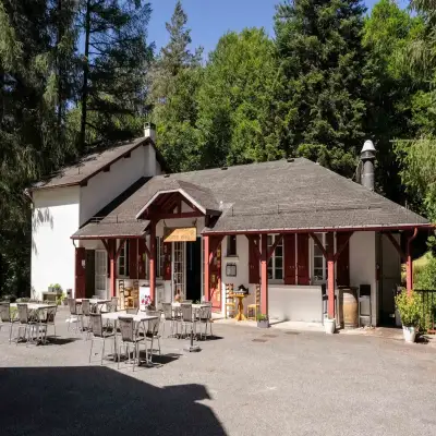 Le restaurant en journée ensoleillée