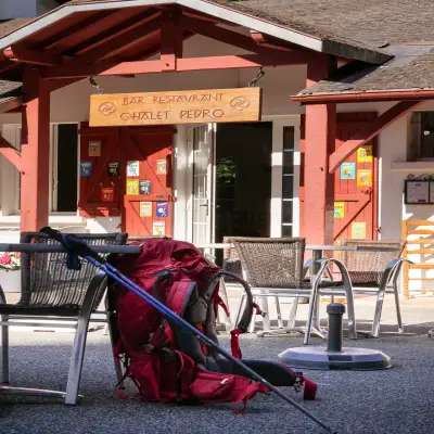 Entrée du restaurant, étape des randonneurs